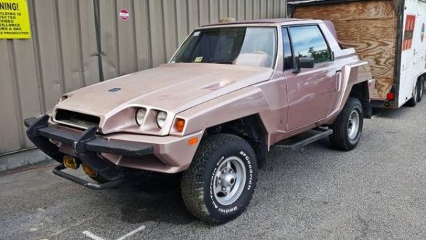 Базираната в Бристол фирма за персонализиране Glenfrome създаде набор от интересни автомобили през 80-те години, включително удължени версии на Jaguar XJ и Mercedes S-class. Но вероятно е най-известен с разтегнатия Range Rover със 7 врати и след това с Facet, също базиран на британското луксозно 4x4.

Проектиран по екстремен начин, за да привлича вниманието като нищо друго, той е насочен към пазара в Близкия изток и съчетава тарга покрив с различни панели от фибростъкло. Беше изключително скъп - 55 000 британски лити през 1983 г. по времето, когато това беше средната цена на жилище в Лондон.