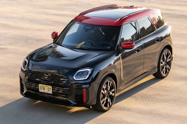 Най-новото MINI Countryman, пуснато на пазара, се отличава с една много важна разлика в сравнение с предшествениците си. Сега е с променен външен вид и е много по-минималистичен отвътре. И по-безопасен.

До такава степен, че Euro NCAP му е дала оценка от 83% и 87% съответно за защита на възрастни и деца. Също така получава 81% за защита на пешеходците и 79% за системи за безопасност.
