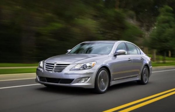 Hyundai успя да се утвърди на водещите световни пазари, като непрекъснато подобрява репутация си. Компанията предлага качествени и достъпни модели, а не евтините и чупливи коли, с които беше известна в началото. Един от автомобилите, които помогнаха за издигането на марката беше именно Genesis.