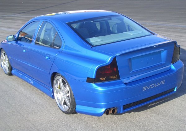 Компанията за настройки и персонализация на колите на Volvo - Evolve Cars (сега тя е известна като Elevate Cars), се ръководи от Дон Никълсън, чийто екип създаде няколко шокиращо добри пакети и с тях изкачи невзрачни на вид модели на Volvo на по-високо ниво. При S60R са добавени по-големи инжектори за гориво, които позволяват увеличение на мощността до 430 к.с. Времето за ускоряване от 0 до 100 км/ч е 4,7 секунди, като това е малко очаквано от седан на Volvo през 2006 година.