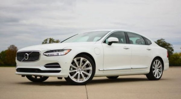 Може да е трудно да се приеме, но е факт - вече има хибридно Volvo, което е по-бързо от няколко модела на Ferrari от преди десетилетия. Индустрията се променя, а използването на електрически мотори заедно с двигателите с вътрешно горене основно промениха правилата на играта.