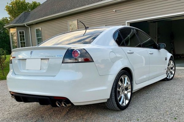 Част от чертите и елементите са взаимствани от вече споменатия Chevy SS, като сред тях са тях са страхотният двигател LS3 V8 под капака с мощност 415 к.с. Подобно на Chevy SS, и G8 GXP си остана незабелязан и бързо беше забравен, въпреки че притежава страхотни качества. Основното от тях е времето за ускорение от 0 до 100 км/ч - 4,7 секунди.