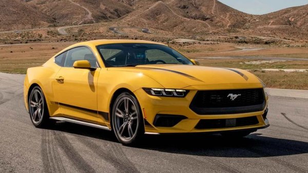Легендарният muscle-car с малък 2,3-литров двигател вместо мощен V8 звучи несериозно. Икономията на гориво е страхотна, но Mustang без мощност просто не е Mustang.
