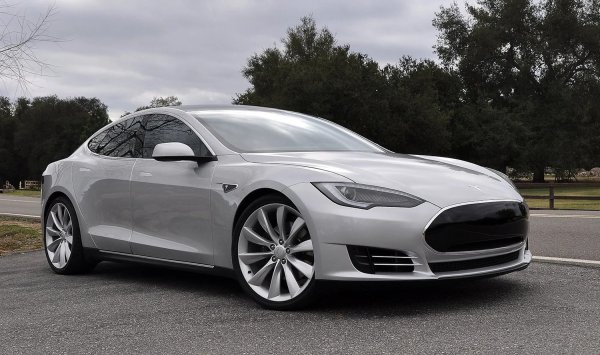 Тази версия на американската електрическа кола имаше малък пробег и минимални характеристики, което я направи непопуляреа и доведе до спирането й от продажби след по-малко от година на пазара.
