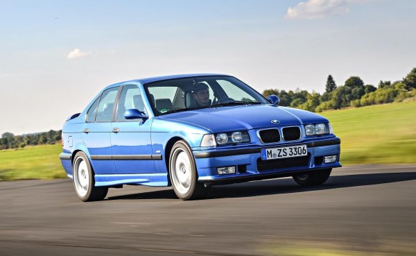 В САЩ M3 загуби значителна част от мощността си, получавайки двигател с 240 к.с. вместо 320, което го направи много по-малко интересен.