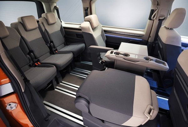 Ще трябва обаче да се бръкнете сериозно, тъй като Multivan не е евтин. Този бензинов Volkswagen Multivan 1.5 TSI се предлага на цена от около 40 000 евро. Но тъй като това е VW, което означава и висока стойност при препродажба.