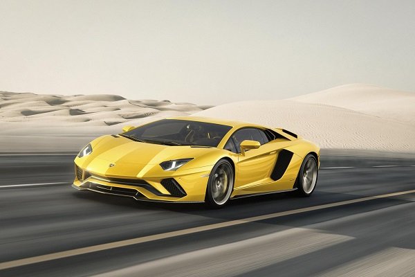 Третото място заема Lamborghini Aventador с 562 770 търсения в уеб-пространството. Базовият модел е оборудван с 6.5- литров V12 двигател с 690 к.с., но версията SVJ, която е смятана за най-бързият и мощен модел на марката със сигурност има ключова роля за всичките 562 770 разглеждания.