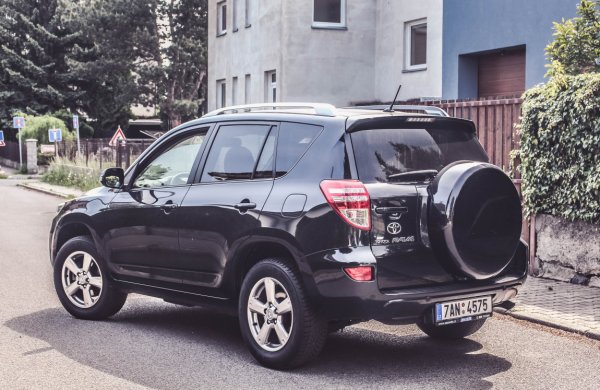 Проблемът при кросоувъра е, че той е оборудван със слаб вариатор, който се разваля след пробег от 100 000-150 000 км. Затова е по-добре се търсят автомобили с ръчна скоростна кутия, които обаче не са чак толкова често срещани