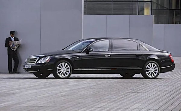 Daimler върна старото име Maybach за два луксозни автомобила в началото на този век. 57 изглежда достатъчно солиден, но дължината му беше засенчена от тази на 62 с дълга база, който достига 6165 мм.

Марката Maybach беше прекратена, след като стана ясно, че тези автомобили никога няма да се продават в печеливши количества. Името вече се използва само за специални версии на топ модели на Mercedes, на един от които ще се спрем после.

