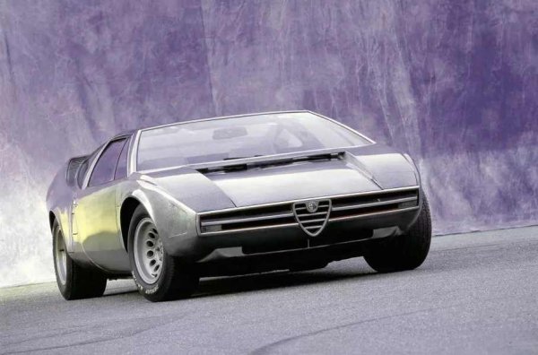 Следващите три концепции са свързани с легендарната Alfa Romeo 33 Stradale. Един от най-известните и успешни шоу автомобили на шасито на средномоторния модел с право се счита Carabo (автор - Марчело Гандини, Bertone). Сега обаче ще стане въпрос за други.
