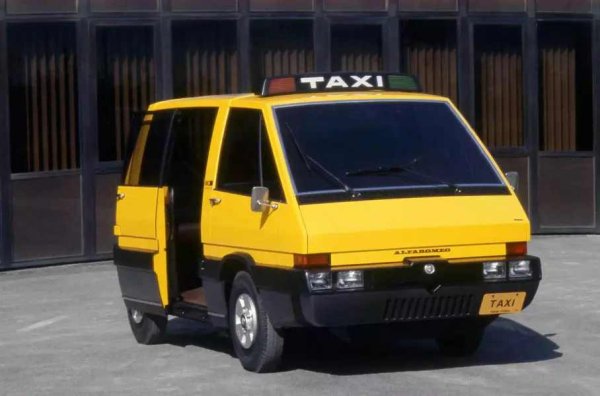 Сигурно сте си помислили, че това е някоя японска разработка в от типа на стария Nissan Vanette. Историята познава такава Alfa и тя се появява не по моментното желание на Джорджето Джуджаро и Italdesign, а като част от задачата на Нюйоркския музей за модерно изкуство.

За отправна точка е взет ванът Alfa Romeo F12 с 1,3-литров двигател и независимо окачване отпред и отзад. Отвън връзката между колите въобще не се забелязва. Донорът е от средата на петдесетте години, а таксито е пропито с италианския дух на седемдесетте, но в този случай стилът не е основното. Той идва като бонус в комплект с интересни решения.
