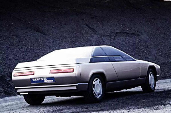 За огромно съжаление, "делфинът" така и не се гмурка в бурните води на световните пазари, но оказва влияние върху продуктите от 80-те. Нещо повече, определено вдъхновява създателите на уникалния Aston Martin V8 Zagato. Клиновидният Subaru XT и други модели в подобен стил идват на ум, въпреки че тези примери не могат да се нарекат плагиатство - подобен стил е на върха на популярността тогава, а Delfino заслужава да се счита за един от най-добрите му примери.
