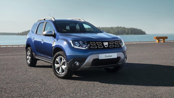 DACIA DUSTER // За разлика от другите водещи на The Grand Tour Кларксън не е почитател на Dacia, като това важи и за новия Duster, при който той акцентира на „грозния дизайн” и слабия двигател. Според него е трудно да караш Duster „с достойнство”.
