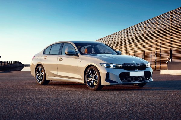 12% спад за BMW на годишна база, който според компанията се дължи както на проблемите с чиповете, така и на рекордно повишените цени, отказали много хора от покупка. 
3 Series - 64 264
X1 - 51 533
X3 - 47 300
1 Series - 46 855
5 Series - 38 224
X5 - 36 769
4 Series - 31 791
2 Series - 20 507
i3 - 18 153
X2 - 17 392
iX - 14 181
iX3 - 13 948
i4 - 12 814