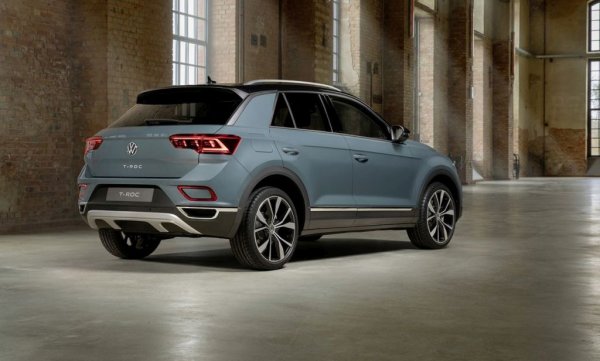 Вече е почти сигурно, че за пръв път от дълги годни Golf няма да е най-продаваният нов автомобил в Европа. Вероятно дори няма да е най-продаваният Volkswagen. Спадът за марката като цяло е малко под 16%. 
Най-продавани модели:
T-Roc - 138 664
Golf - 132 989
Tiguan - 102 722
Polo - 89 647
T-Cross - 80 416
Passat - 50 787
Taigo - 49 356
Transporter - 45 971
ID.4 - 40 008
Up - 30 288
ID.3 - 29 161
Caddy	- 21 900
Arteon - 17 775
Touran - 14 978
ID.5 - 9 037
Touareg - 7 082