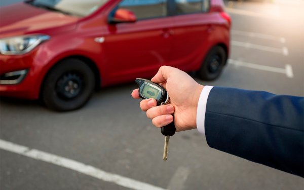 Недостатъци: разрежда акумулатора,

Предимства - не е нужно дълго да загрява колата, след като шофьорът влезе в нея.

На първо място, това устройства допълнително натоварва акумулатора, при това доста сериозно. Работата е там, че двигателят може да бъде стартиран, само ако акумулаторът е добре зареден. В същото време обаче той се зарежда, само когато двигателят работи.
