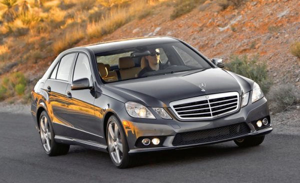 Най-търсеният от т. нар. "представителни седани" на българския пазар. Тук делът на дизела е още по-голям, отколкото при Серия 5 - 73% (или точно 750 автомобила). 
