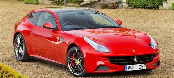 Ferrari никога не е продавал нещо, което точно може да се опише като комби, но се доближи много с FF от 2011-2016 г. Често наричан "стреляща спирачка", FF комбинира изненадваща практичност (800 литра багажно пространство, когато задните седалки са сгънати) с воя на монтиран отпред 6,3-литров V12 двигател, задвижване на четирите колела и максимална скорост в повече от 320 км/ч. Всичко това беше добре, но ако елегантността беше това, което преследвахте, щяхте да бъдете посъветвани да потърсите другаде.