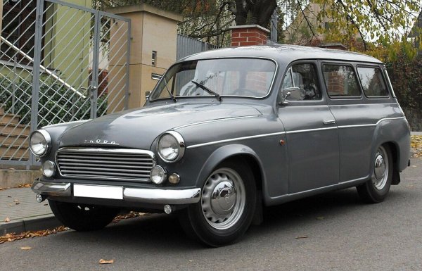 Сравнително по-слабо познат у нас модел на чехословашкото автомобилостроене от социалистическата ера. Skoda 1202 бе комби и пикап, сглобяван във Връхлаби, и задвижван от 1.2-литров бензинов мотор с водно охлаждане и 47 коня мощност. 1202 бе прочута с асиметричната си конструкция - с една врата отляво и две отдясно. Остана в производство от 1961 до 1973, но в значително по-скромни бройки от по-модерните Skoda 1000 MB и Skoda 100, които се правеха в Млада Болеслав. 