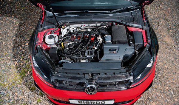 Сега в своята четвърта итерация, четирицилиндровият двигател EA888 на Volkswagen Group е могъщо нещо. Ако искате всичките близо 400 конски сили, задължително трябва да минете през т.нар. ремап, или чип тунинг – модифициране на управлението на двигателя чрез промяна на програмата за неговото управление. Но с вътрешните промени по самия двигател може да постигнете почти удвояване на мощността.
Нещо повече, добавете някои промени в захранването с гориво и отработените газове и ще осигурите тази мощност отново и отново, надеждно. В резултат на това EA888 заслужава своето място в този списък. 
