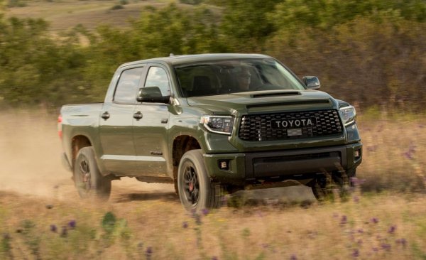 Всъщност българската публика отлично познава тази машина: прословутите обиколки на министър-председателя Борисов с "джипа" се извършват със Sequoia, която е SUV-версията на Tundra. В Америка мнозинството клиенти все пак предпочитат машините на Ford, GM и Ram, просто защото са... доста по-икономични. Комбинацията от атмосферния V8 и 6-степенния автоматик постига резултати, които напълно заличават приноса на Prius към околната среда. Нито един заводски пикап не постига по-висок разход. 
