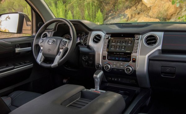 Среден разход: 16.8 л/100 км 
Двигател: 5.7-литров V8
Максимална мощност: 381 к. с. 
Стартова цена: 35 270 долара (29 800 eвро)
