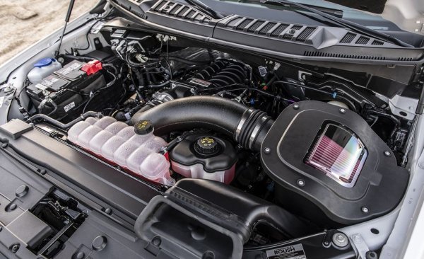 Среден разход: 19.7 л/100 км
Двигател: 5-литров V8
Максимална мощност: 650 к. с. 
Стартова цена: 61 715 долара (52 100 eвро)
