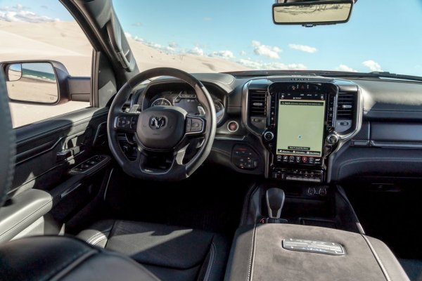 Среден разход: 19.9 л/100 км
Двигател: 6.2-литров V8, 
Максимална мощност: 702 к. с. 
Стартова цена: 71 790 долара (60 650 eвро)
 