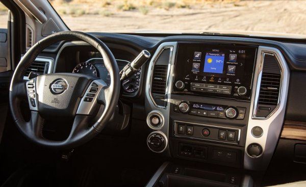 Среден разход: 13.1 л/100 км
Двигател: 5.6-литров V8
Максимална мощност: 400 к. с. 
Стартова цена: 38 145 долара (32 200 eвро)
