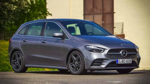 От началото на първия Mercedes B-Class, малкият микробус се радва на голяма популярност, особено сред възрастните хора. Тази клиентела е доста мощна, но, независимо от това, настоящата серия 247 наближава своя край, като не е планиран пряк наследник. Възможно е определени елементи на В да бъдат намерени в наследника на A-Class, планиран за 2028.
