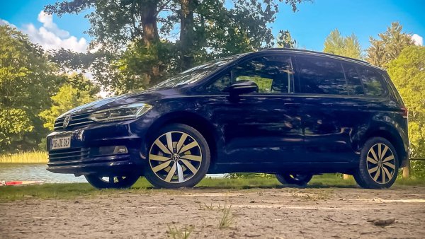 От 29 прил 2026 е последният ден в историята VW Touran, тъй като тогава последната бройка от модела напусна производствената линия в завода във Волфсбург. След повече от единадесет години второто поколение беше и най-старият модел в германската програма на Volkswagen.

Между декември 2002 и декември 2025 в Германия са регистрирани общо 1 070 558 бройки от модела. Най-успешната година е 2004 с 95 408 единици. Около 2,3 милиона превозни средства са произведени в световен мащаб, като напоследък годишното производство е само около 20 000.
