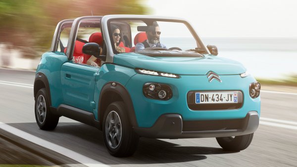 През 2015 година  Citro&euml;n, сърфирайки с носталгията по своя митичен плажен автомобил M&eacute;hari, произвеждан между 1968 и 1987 година, представи e-M&eacute;hari. Тази електрическа версия използва съвременен стил и различни начини за достъп до салона.
