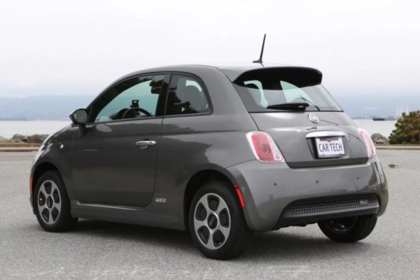 Благодарение на него, Fiat трябва да успее да намали сериозно средните нива на вредните емисии на СО2. Това обаче не е първият електрически 500. Такава версия на модел се появи още през 2013 година, като беше предназначена само за пазара в САЩ.
