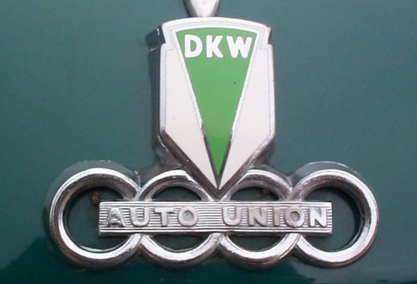 След края на Втората световна война и двете Европи - Източна и Западна - нямат ресурса да разработват нови автомобили. И от двете страни на Желязната завеса се обръщат към стари проекти отпреди войната. На Запад най-прочутият пример е VW Beetle. На Изток е Trabant. 
Auto Union, могъщото обединение на четири германски автомобилостроителя от 30-те години, е разкъсано след войната. Фабриките на Audi и DKW в Цвикау остават в Съветската окупационна зона - бъдещата ГДР. Марките на Auto Union бягат на Запад, а на тяхно място властите в ГДР създават VEB Sachsenring Automobilwerke. Първият продукт на предприятието е IFA F8 - всъщност просто довоенната DKW F8 със сменено име, и с корпус от дърво и кожа. 
