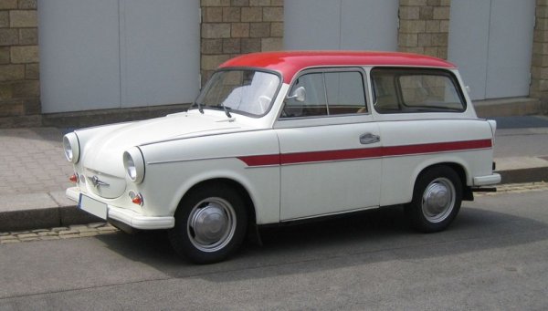 През 1962 се появява обновен модел, наречен Trabant P60, или Trabant 600. Тук вече двигателят е с работен обем 595 куб. см, мощността е 22.7 конски сили, а максималната скорост се увеличава от 90 км/ч до 100 км/ч. Партийното поръчение колата да харчи около 5 литра на сто обаче не е спазено - реалният разход е около 8-9 на сто. Trabant 600 се прави до 1965, когато окончателно е изместен от появилия се през 1964 Trabant 601 - обновен модел с дизайна, който всички познаваме. 
