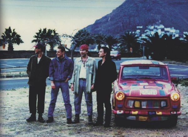 Парадоксалното е, че едва след като слезе от производство, Trabant започна да печели почитатели. Много западни звезди харесаха този най-ярък символ на недостатъците на социализма. U2 (на снимката) например използваха един Trabant не само за турнетата, но и за обложка на един от албумите си. Днес "Траби" е част от множество колекции, включително тази на Ник Мейсън от Pink Floyd, където съжителства с благородници като Ferrari и Bugatti. 
