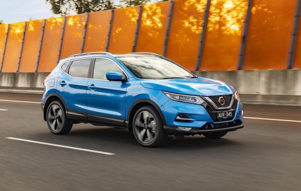 И тук продажбите се забързват леко през май - 53, при 32 през април. Nissan е рекордьорът по впоследствие отписани автомобили - цели 346. 
