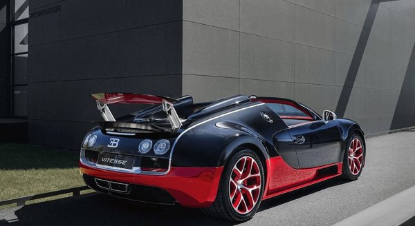 В производство: 2012 - 2015 г.
тираж: 150 броя (заедно с "конвенционалния" Grand Sport)
Цена: 2,4 милиона евро
Ускорение 0 - 100 км/ч: 2,6 сек.
Ускорение 0 - 200 км/ч: 7,1 сек.
Максимална скорост: 408 км/ч

Трудно е да си представим някой да избира между Porsche 918 Spyder и Bugatti Veyron Grand Sport Vitesse. "На хартия" тези коли да са почти еднакви, но в действителност те са напълно различни: от 2013 г. &bdquo;германецът&ldquo; заема уютно място в топ 10 на най-бързите &bdquo;серийни&ldquo; автомобили на Нюрбургринг, а "френският братовчед" е фиксиран върху максималната скорост.

При дебюта си през 2012 година, Grand Sport Vitesse, чиито W16 постига 1200 к.с. и 1500 Нм беше безспорно сред най-бързите роудстъри на планетата с неговите 408 км/ч максимална скорост.