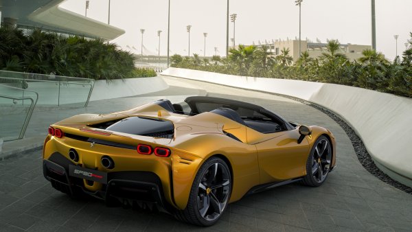 В производство: от 2020 г.
тираж: нелимитиран
Цена: над 430 000 евро (неофициална информация)
Ускорение 0 - 100 км/ч: 2,5 сек.
Ускорение 0 - 200 км/ч: 7 сек.
Максимална скорост: 340 км/ч

След всичко изброено дотук, възможно ли е да наречем Ferrari SF90 Spider най-бързият роудстър на планетата? Решете сами. Във всеки случай няма да отстъпи на никого при ускорение до 100 км/ч и ще ускори до двеста по-бързо от другите. Той е относително (много относително) достъпен като цена неограничения тираж предполага по-лесна възможност за купуване.

А що се отнася до максималната скорост... Колко често пък някой ще напира да "вдигне" над 300?