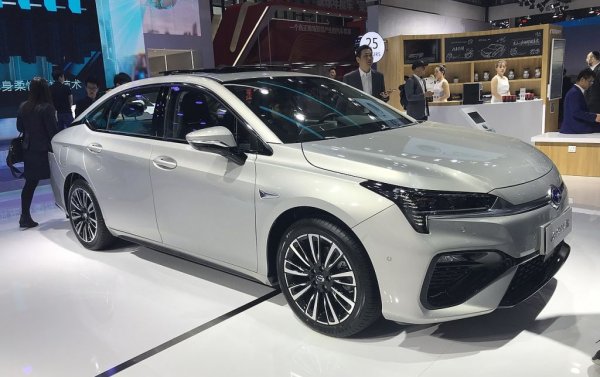 Eлектрически модел на Aion, новата дъщерна марка на GAC. Най-евтините версии предлагат 460 км обхват и 136 конски сили мощност. Стартовата цена е 160 000 юана, или около 21 000 евро. 
Ръстът в продажбите е внушителен на фона на едва 18 000 пласирани бройки през 2020. 
