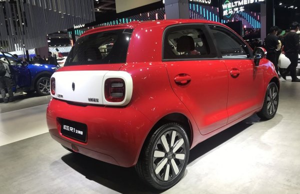 Първото от цяла серия малки електромобилчета с ретро дизайн, подготвяни от Great Wall. Базовата версия има 301 км пробег с едно зареждане и едва 49 конски сили. Но пък и цената е симпатична - около 60 000 юана, или 7900 евро. 

