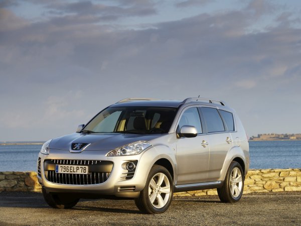 Другият близнак, роден от сътрудничеството между PSA и Mitsubishi в допълнение към Citroen C-Crosser, беше напълно същото 4007. Това е истински SUV със задвижване на четирите колела, което не може да се каже за 3008 и 2008. В един момент обаче маркетингът на компанията реши да изпорзва термин за всички свои подобни модели.