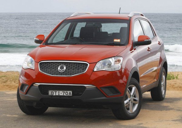 Korando вече имаше две поколения зад гърба си (при първото беше джип, произведен по лиценз), когато през 2011 година SsangYong направи голяма крачка напрезд и го превърна в SUV с модерна монококова конструкция и напречно разположен двигател.