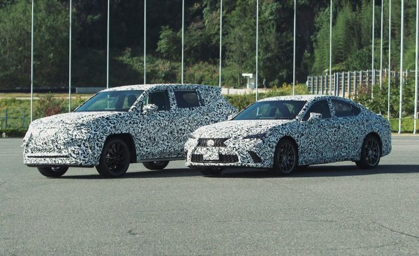 Toyota дълго се противеше на електрическата вълна, но след като най-накрая отстъпи, се зае с характерната японска енергичност да навакса изоставането. Lexus вече разполага със свое електрическо задвижване, наречено Direct 4, и показа работещ прототип още миналата година. Детайлите за бъдещата серийна кола още са оскъдни, но вероятно тя ще е сходна по размери на кросоувъра NX
