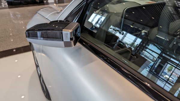 Версия на Ioniq 6 с камери вместо странични огледала. Откровено казано, не ги препоръчваме