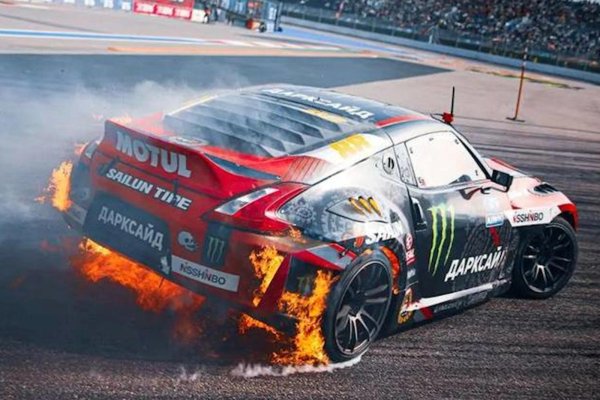 Компактни и леки купета с 3,5- и 3,7-литрови V6, произвеждащи над 300 к.с. вече в стандартната версия, тези модели са отлични за дрифт. А това им гарантира огромен интерес  и високи цени в много държави по света. В същото време има достатъчно място под дългия капак, за да се побере дори 5,6-литров V8 с 1000+ к.с., като шасито прави възможно реализирането на този гигантски енергиен потенциал. 

В САЩ преработеният 350Z и наследникът му 370Z донесоха пет шампионски титли на пилотите във Formula Drift от 2007 до 2016 г.