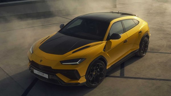 Двигател - 4.0-литров туин-турбо V8 

Максимална мощност - 666 к.с.

Максимален въртящ момент - 850 Нм 

Максимална скорост - 306 км/ч 

Цена - 218 487 евро 

Третият SUV, обвързан с второто място, е обновеното Lamborghini Urus във версия Performante. Тежи с 47 кг по-малко от стандартната версия (която е на трета позиция) и развива впечатляващата мощност от 666 к.с., доставяна от двигател V8 4.0 biturbo. Този супер SUV беше представен по-рано това лято, като веднага подобри рекорда за изкачване на Пайкс Пийк.