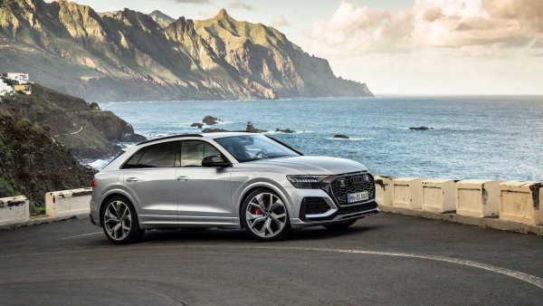 Двигател - 4,0-литров туин-турбо V8 

Максимална мощност - 600 к.с. 

Максимален въртящ момент - 800 Нм 

Максимална скорост - 305 км/ч (с пакет Dynamic Plus) 

Цена - 159 900 евро 

Audi RS Q8 има същия двигател като Porsche Cayenne Turbo и Lamborghini Urus, но е настроен да развива „само“ 600 к.с. и 800 Нм. Този SUV е с дължина над 5 метра, като ограничителят на скоростта му е поставен на 250 км/ч. С покупка на пакета Dynamics Plus максималната скорост скача до 305 км/ч.