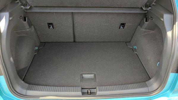 Макар и чувствително по-къс от Golf, T-Cross има малко по-голям багажник от него