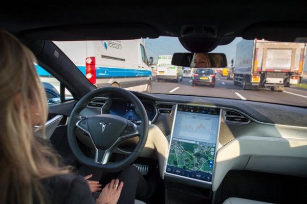 Възходът на технологиите, включително и появата на системи за автономно движение, е нещо чудесно. За съжаление, това понякога дава фалшиво усещане за сигурност на човека зад волана и така отслабва неговото внимание. Дори най-добрите сензори понякога не откриват препятствие на пътя, освен това те не могат да се адаптират към условията навън. А понякога дори секунда е достатъчна, за да се стигне до сериозен инцидент.